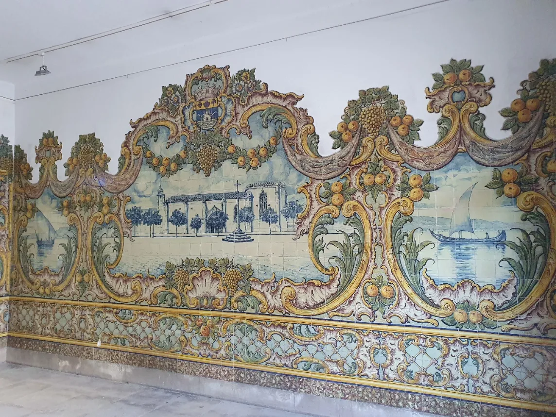 Azulejos at Mercado do Livramento depicting fishermen and sea motifs