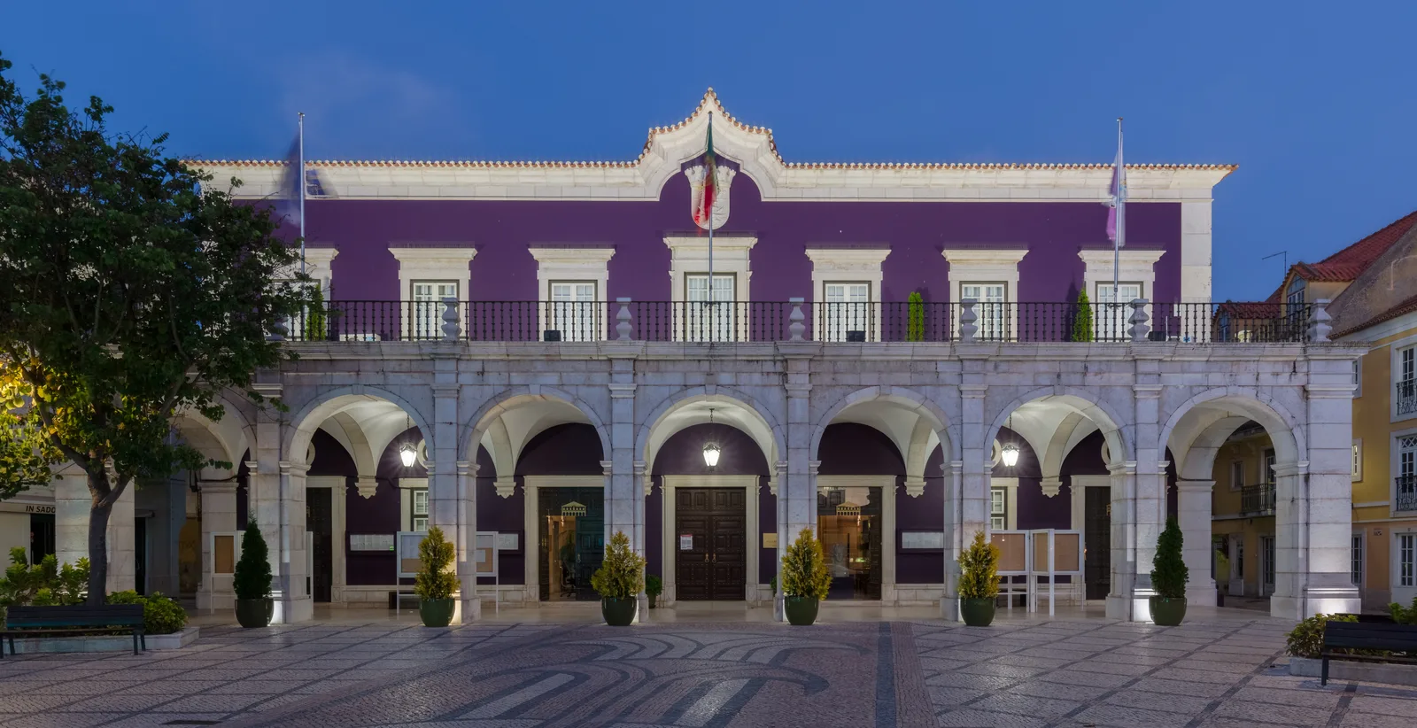Setúbal City Hall, near the A Gráfica art center