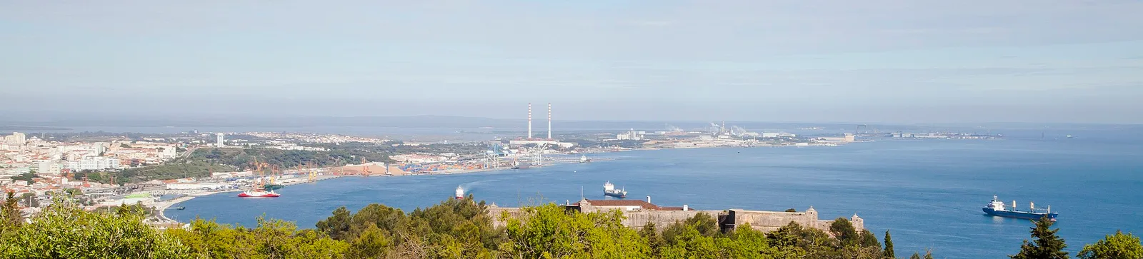 Panoramic view of Setúbal and the Arrábida mountains