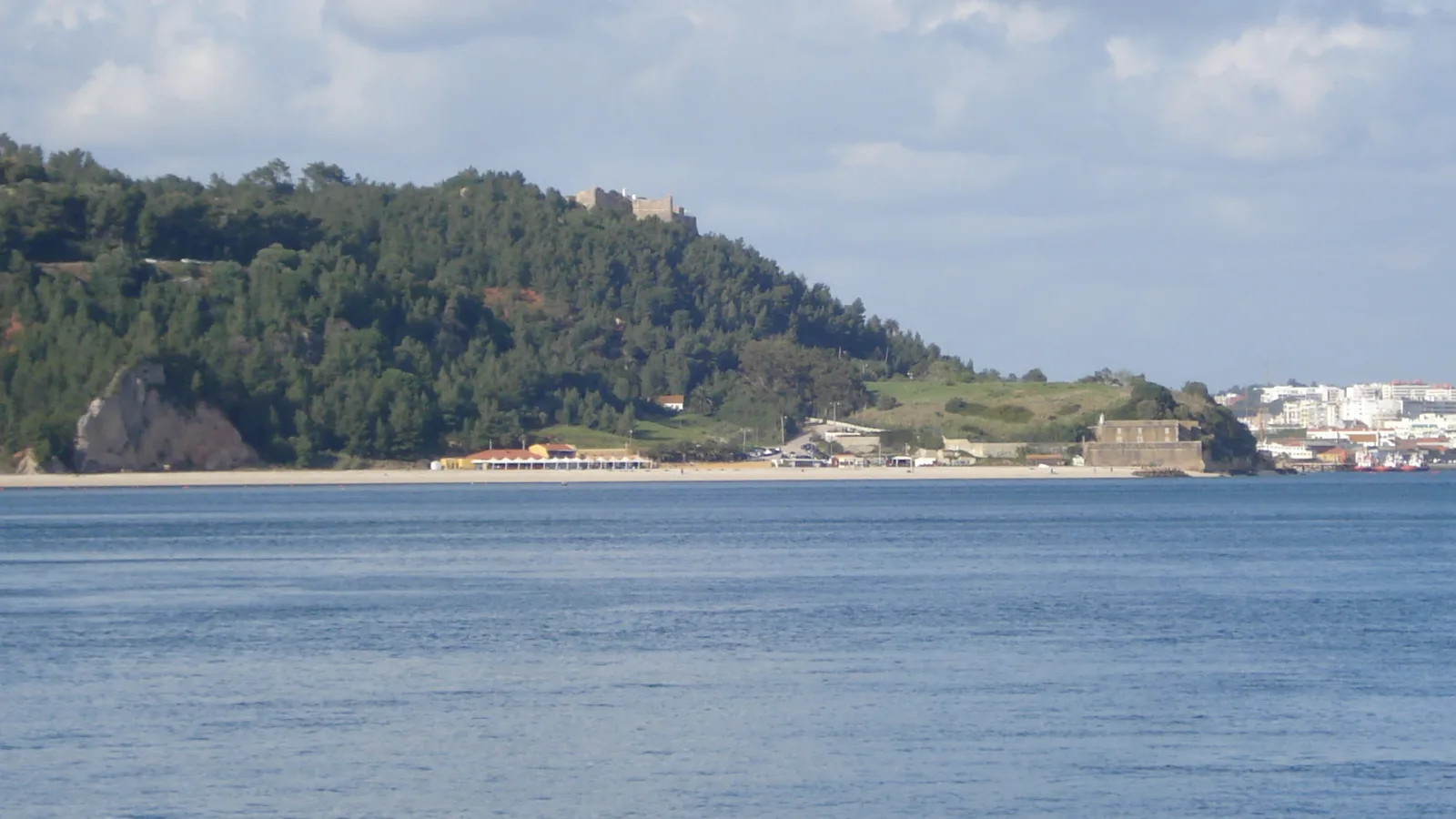 Albarquel Beach — Setúbal’s city beach with the fort in the background