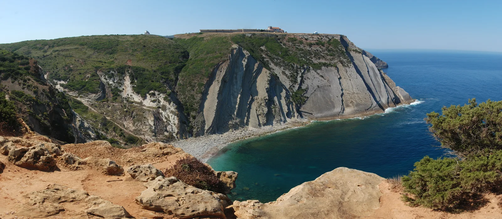 Pedra da Mua — cliff with Jurassic sauropod trackways