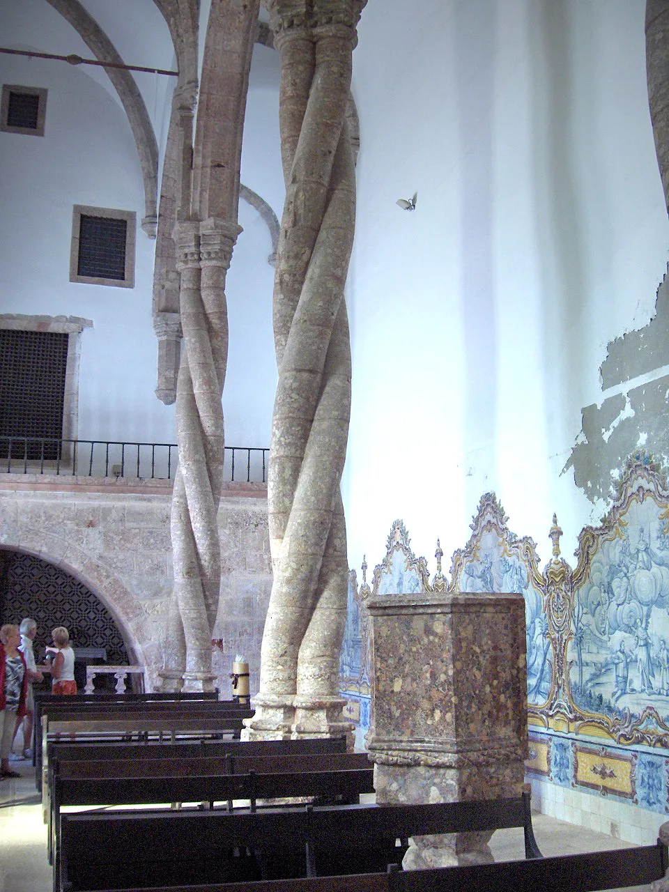 Twisted columns of Igreja de Jesus — Boitaca’s Manueline masterwork