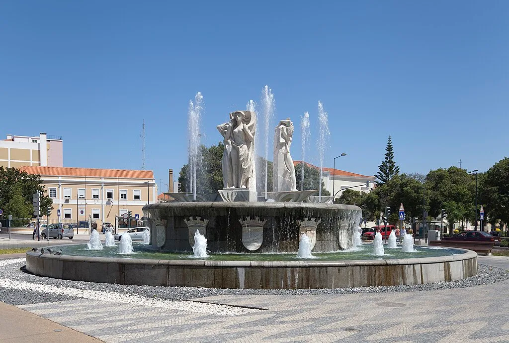 Fountain of Nymphs on Avenida Luísa Todi