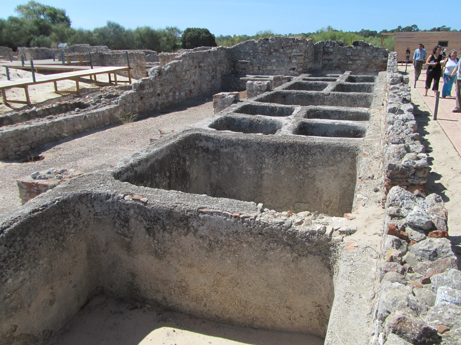 Tróia cetariae — Roman fish-salting tanks