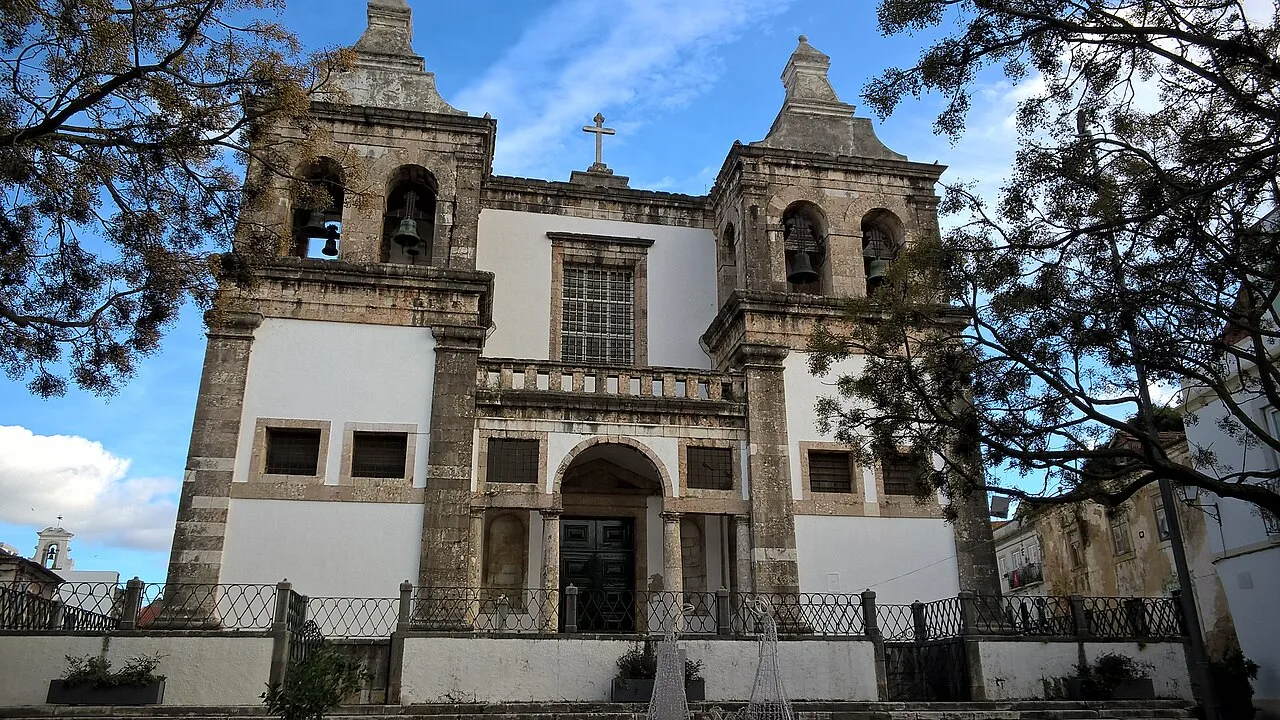 Western facade of Igreja de Santa Maria da Graca