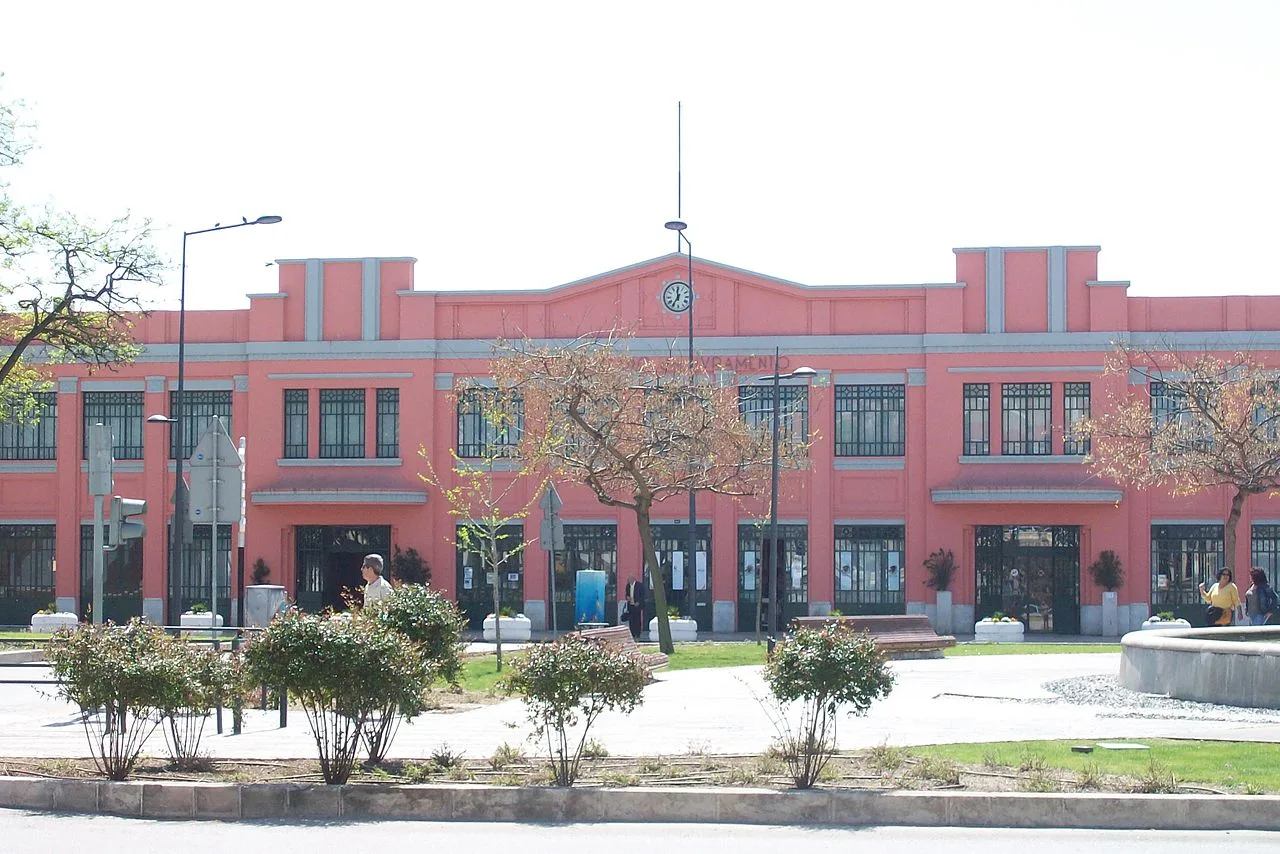 Entrance and facade of Mercado do Livramento